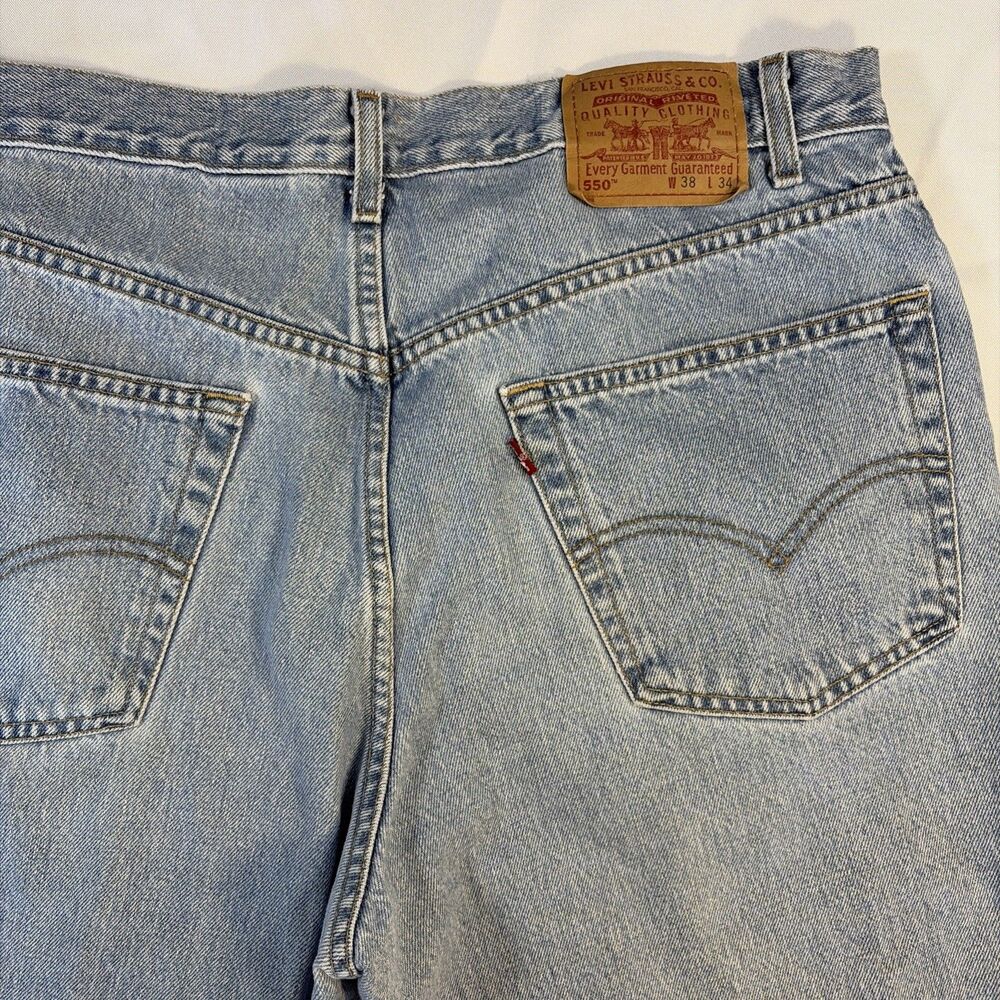 Vintage Levi’s 550 Light Wash Men’s Jeans 34 X 33 Relaxed Fit